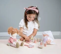 Badezimmerset Aus Holz Für Eine Puppe Spa Retreat Set Tender Leaf Toys Im Textilbeutel Mit 11 Zubehörteilen Ab 3 Jahren -Tender Leaf tl8115 e tender leaf kupelnovy set