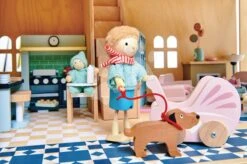 Holzfigur Vater Mit Hund Mr. Goodwood Tender Leaf Toys Bei Einem Spaziergang Im Pullover -Tender Leaf tl8143 g tender leaf mr goodwood and his dog