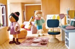 Holzfigur Vater Mit Hund Mr. Goodwood Tender Leaf Toys Bei Einem Spaziergang Im Pullover -Tender Leaf tl8143 j tender leaf mr goodwood and his dog