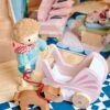 Holzzimmer Für Baby Dovetail Nursery Set Tender Leaf Toys Mit Einer Figur In Den Strampelhosen
