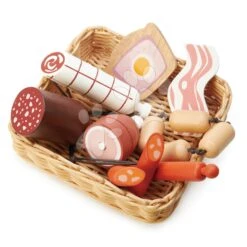 Holzkorb Mit Würstchen Charcuterie Basket Tender Leaf Toys Mit SchinkenWurst Paprikawurst Und Salami