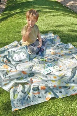 Holzset Für Einen Ausflug In Den Wald Forest Trail Set Tender Leaf Toys Mit Tasche Und Wasserdichter Decke Mit Lupe Und Zubehör