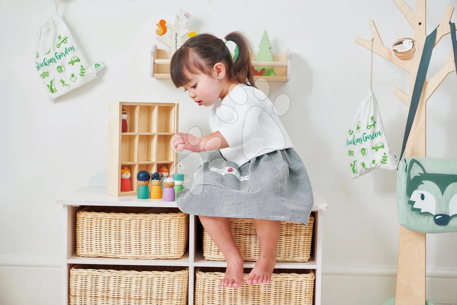 Hotel Aus Holz Happy Folk Hotel Tender Leaf Toys Mit 9 Zeichen In Den Zimmern 8 Hotel Aus Holz Happy Folk Hotel Tender Leaf Toys Mit 9 Zeichen In Den Zimmern – Bild 8