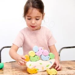 Holzschaukel Mit Vögeln Rocking Baby Bird Tender Leaf Toys 6 Vögel Und 5 Eier Ab 18 Monaten -Tender Leaf tl8457 e tender leaf rocking baby birds