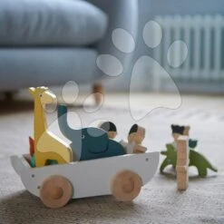 Junge Und Mädchen Aus Holz Mit Tieren The Friend Ship Tender Leaf Toys Auf Dem Wagen, 12 Teile 24 Junge Und Mädchen Aus Holz Mit Tieren The Friend Ship Tender Leaf Toys Auf Dem Wagen, 12 Teile -Tender Leaf tl8469 l tender leaf the friend ship